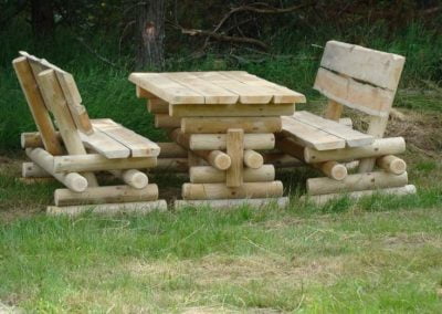 drewniane meble ogrodowe
